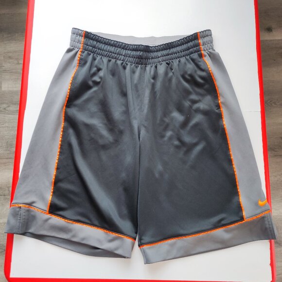 Nike active wear / basketball short men's size L black and grey - Picture 1 of 14